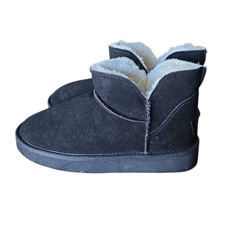 Minnetonka Women's Size 7 Black Suede Mavie Slipper Ankle Boots